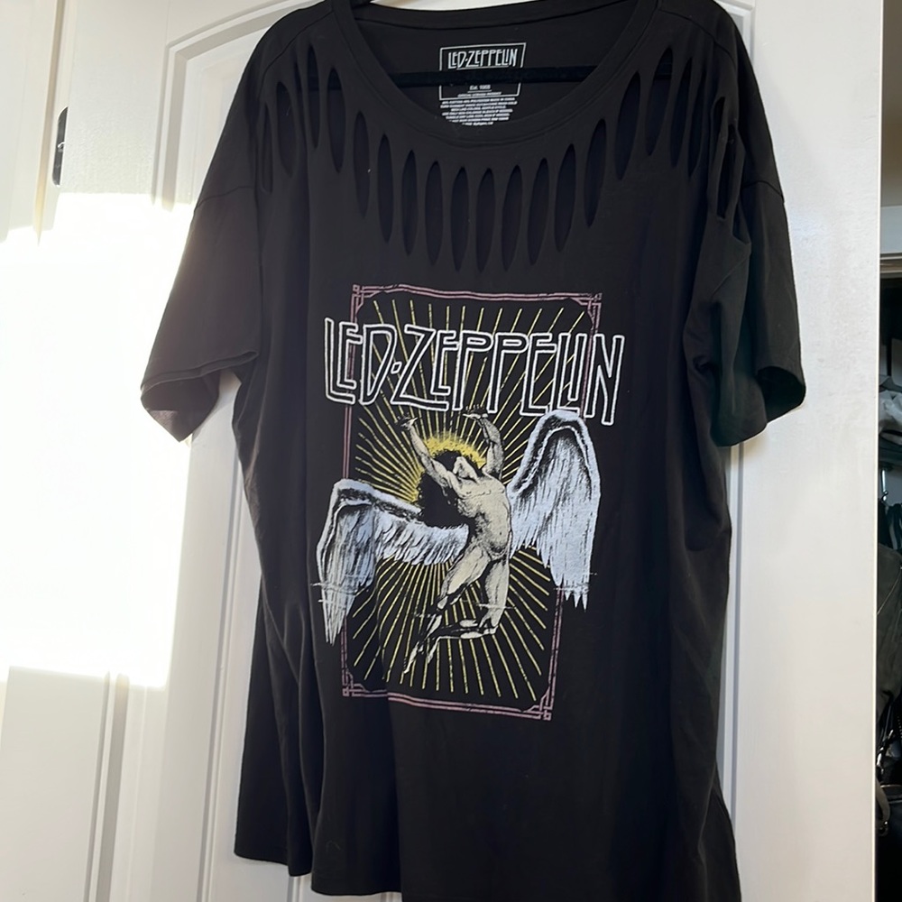 Torrid size 2 Led Zeppelin t-shirt